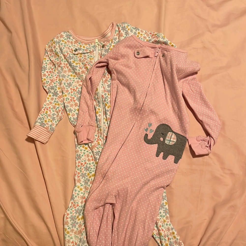 Bundle of two carters zip up pajamas in size 2T